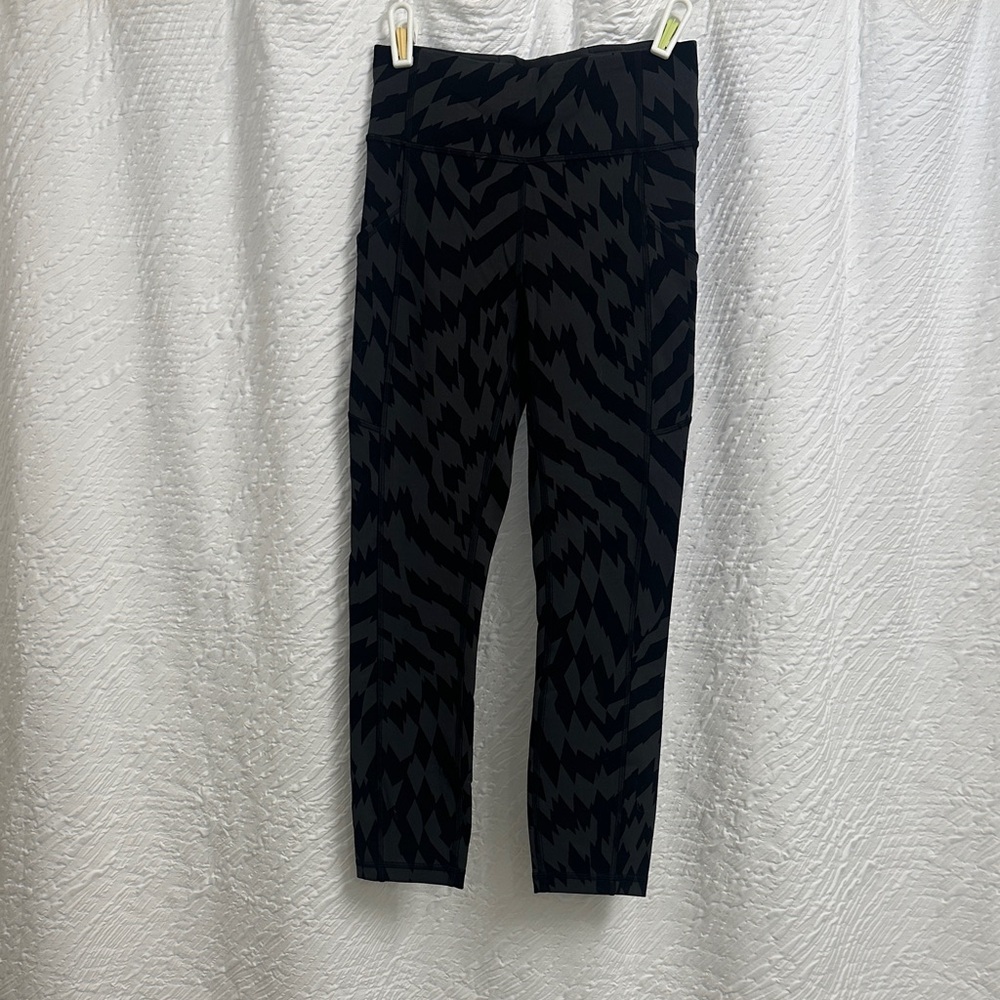 Black and Gray Patterned Leggings